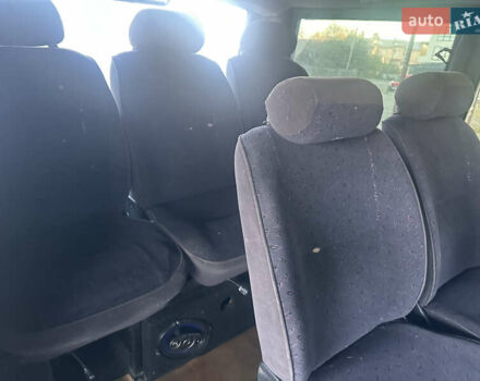 Красный Мерседес Вито, объемом двигателя 2.3 л и пробегом 500 тыс. км за 3750 $, фото 15 на Automoto.ua