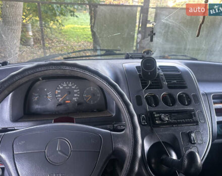 Красный Мерседес Вито, объемом двигателя 2.3 л и пробегом 500 тыс. км за 3750 $, фото 9 на Automoto.ua