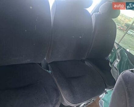 Красный Мерседес Вито, объемом двигателя 2.3 л и пробегом 500 тыс. км за 3750 $, фото 14 на Automoto.ua