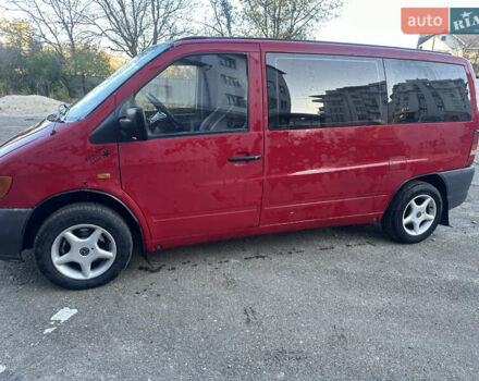 Красный Мерседес Вито, объемом двигателя 2.3 л и пробегом 500 тыс. км за 3750 $, фото 1 на Automoto.ua