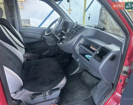 Красный Мерседес Вито, объемом двигателя 2.3 л и пробегом 500 тыс. км за 3750 $, фото 12 на Automoto.ua