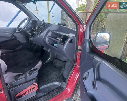Красный Мерседес Вито, объемом двигателя 2.3 л и пробегом 500 тыс. км за 3750 $, фото 10 на Automoto.ua