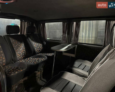 Красный Мерседес Вито, объемом двигателя 2.3 л и пробегом 360 тыс. км за 7700 $, фото 4 на Automoto.ua