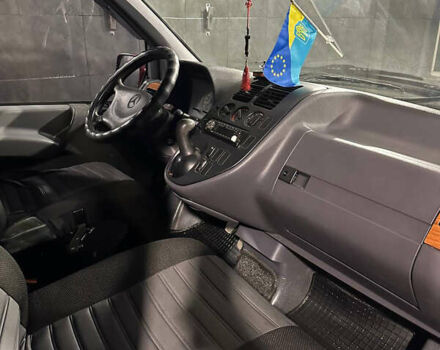 Красный Мерседес Вито, объемом двигателя 2.3 л и пробегом 360 тыс. км за 7700 $, фото 6 на Automoto.ua