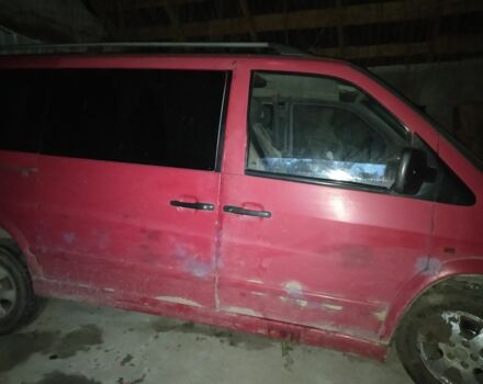 Красный Мерседес Вито, объемом двигателя 0 л и пробегом 490 тыс. км за 2500 $, фото 2 на Automoto.ua