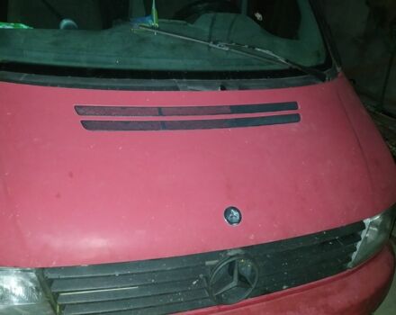 Красный Мерседес Вито, объемом двигателя 0 л и пробегом 490 тыс. км за 2500 $, фото 1 на Automoto.ua