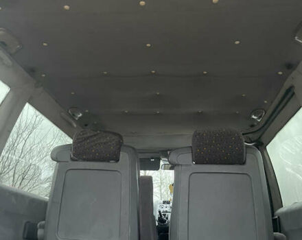 Красный Мерседес Вито, объемом двигателя 2.3 л и пробегом 999 тыс. км за 3000 $, фото 33 на Automoto.ua