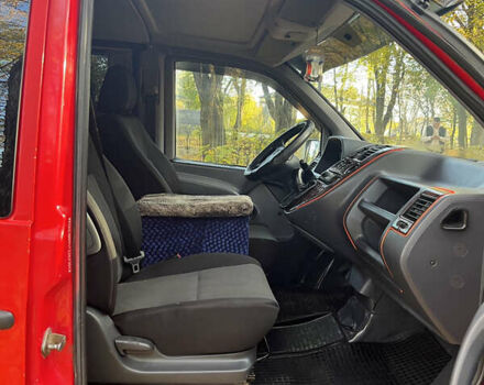 Мерседес Вито 2000 в Хотине на Automoto.ua Красный Мерседес Вито, объемом двигателя 2.15 л и пробегом 400 тыс. км за 4800 $, фото 5 на Automoto.ua