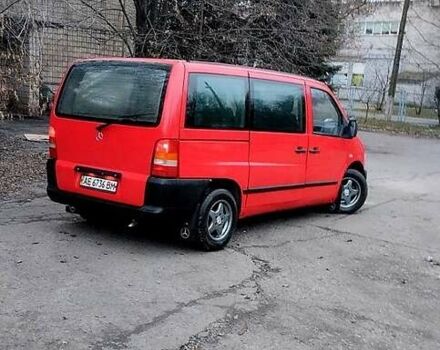 Красный Мерседес Вито, объемом двигателя 2.2 л и пробегом 267 тыс. км за 5300 $, фото 1 на Automoto.ua