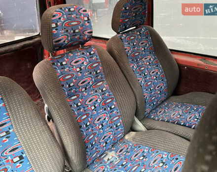 Красный Мерседес Вито, объемом двигателя 2.15 л и пробегом 350 тыс. км за 3950 $, фото 18 на Automoto.ua