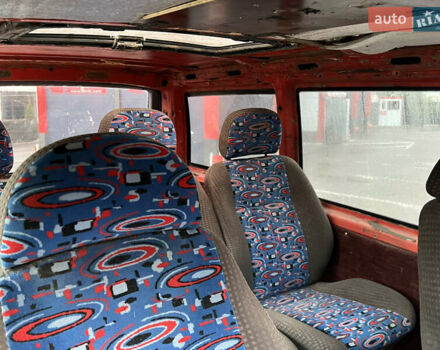 Красный Мерседес Вито, объемом двигателя 2.15 л и пробегом 350 тыс. км за 3950 $, фото 19 на Automoto.ua