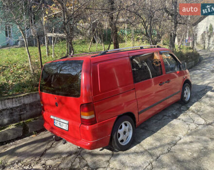 Красный Мерседес Вито, объемом двигателя 2.15 л и пробегом 410 тыс. км за 5100 $, фото 1 на Automoto.ua