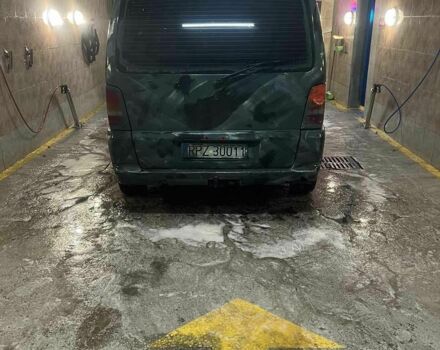 Червоний Мерседес Віто, об'ємом двигуна 2 л та пробігом 500 тис. км за 2000 $, фото 1 на Automoto.ua