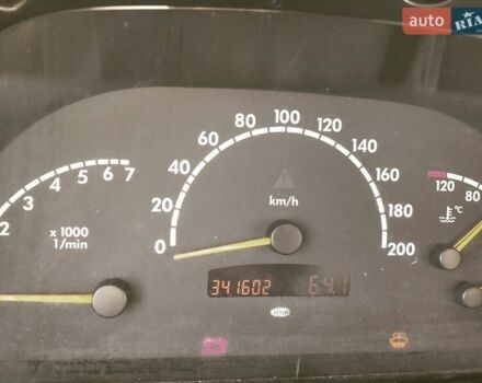 Красный Мерседес Вито, объемом двигателя 2.2 л и пробегом 340 тыс. км за 5000 $, фото 7 на Automoto.ua