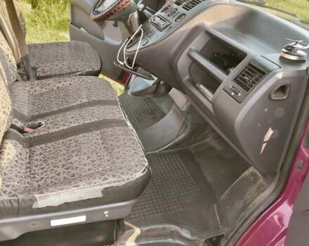 Красный Мерседес Вито, объемом двигателя 2.2 л и пробегом 340 тыс. км за 5000 $, фото 6 на Automoto.ua