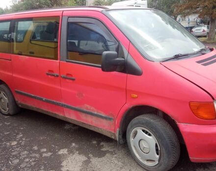 Красный Мерседес Вито, объемом двигателя 2.2 л и пробегом 300 тыс. км за 2500 $, фото 1 на Automoto.ua