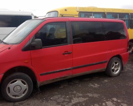 Красный Мерседес Вито, объемом двигателя 2.2 л и пробегом 300 тыс. км за 2500 $, фото 2 на Automoto.ua