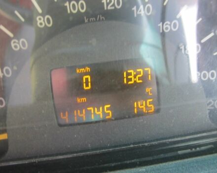 Красный Мерседес Вито, объемом двигателя 2.1 л и пробегом 415 тыс. км за 5600 $, фото 12 на Automoto.ua