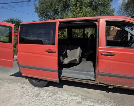 Красный Мерседес Вито, объемом двигателя 2.1 л и пробегом 380 тыс. км за 3600 $, фото 5 на Automoto.ua