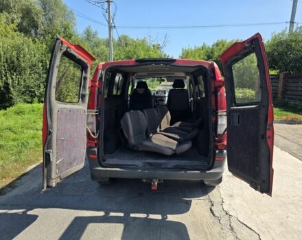 Красный Мерседес Вито, объемом двигателя 2.1 л и пробегом 380 тыс. км за 3600 $, фото 4 на Automoto.ua