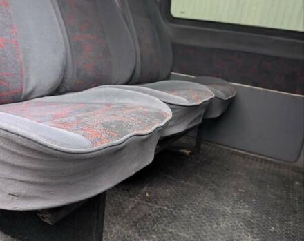 Красный Мерседес Вито, объемом двигателя 2.15 л и пробегом 225 тыс. км за 6300 $, фото 13 на Automoto.ua