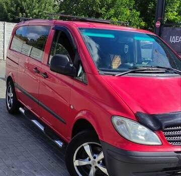 Красный Мерседес Вито, объемом двигателя 2.15 л и пробегом 235 тыс. км за 7800 $, фото 1 на Automoto.ua