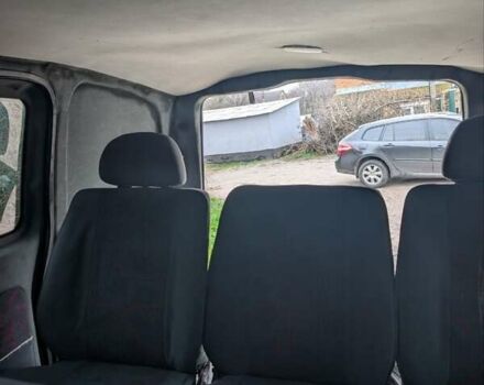 Красный Мерседес Вито, объемом двигателя 2.15 л и пробегом 225 тыс. км за 6300 $, фото 5 на Automoto.ua