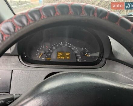 Красный Мерседес Вито, объемом двигателя 2.15 л и пробегом 225 тыс. км за 6300 $, фото 7 на Automoto.ua