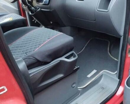 Красный Мерседес Вито, объемом двигателя 2.2 л и пробегом 402 тыс. км за 6800 $, фото 6 на Automoto.ua