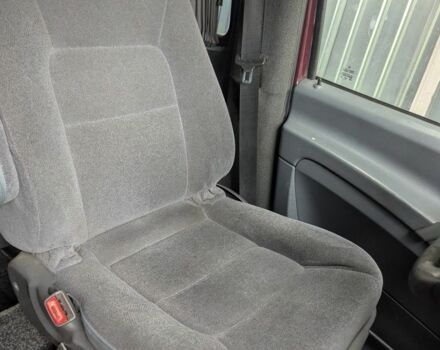 Красный Мерседес Вито, объемом двигателя 2.1 л и пробегом 500 тыс. км за 4700 $, фото 4 на Automoto.ua