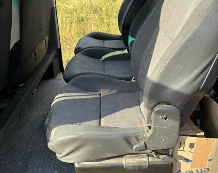 Красный Мерседес Вито, объемом двигателя 2.15 л и пробегом 345 тыс. км за 5199 $, фото 10 на Automoto.ua