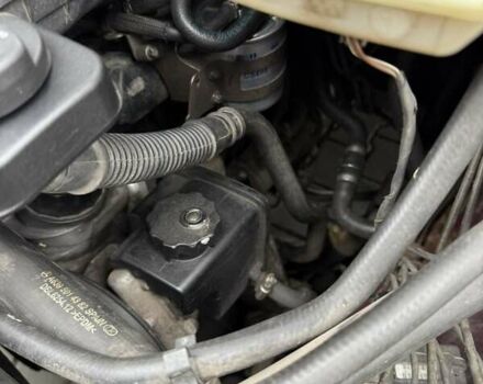 Красный Мерседес Вито, объемом двигателя 2.15 л и пробегом 260 тыс. км за 9500 $, фото 5 на Automoto.ua