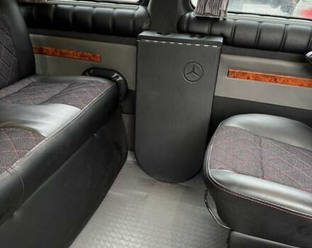 Красный Мерседес Вито, объемом двигателя 2.15 л и пробегом 260 тыс. км за 9500 $, фото 8 на Automoto.ua