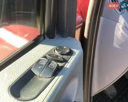 Красный Мерседес Вито, объемом двигателя 2.2 л и пробегом 261 тыс. км за 8990 $, фото 15 на Automoto.ua