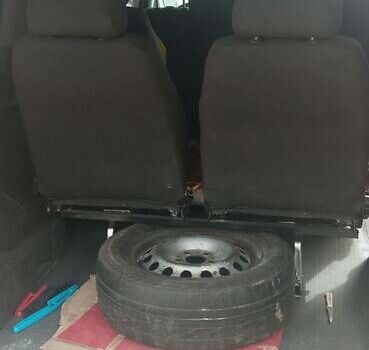 Червоний Мерседес Віто, об'ємом двигуна 2.1 л та пробігом 400 тис. км за 7000 $, фото 6 на Automoto.ua