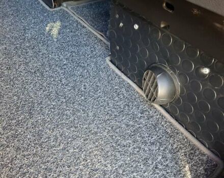 Красный Мерседес Вито, объемом двигателя 2.2 л и пробегом 401 тыс. км за 8999 $, фото 14 на Automoto.ua