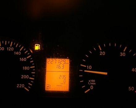 Красный Мерседес Вито, объемом двигателя 2.1 л и пробегом 223 тыс. км за 3800 $, фото 8 на Automoto.ua