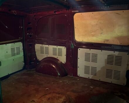 Красный Мерседес Вито, объемом двигателя 2.1 л и пробегом 223 тыс. км за 3800 $, фото 1 на Automoto.ua