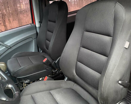 Красный Мерседес Вито, объемом двигателя 2.15 л и пробегом 389 тыс. км за 7750 $, фото 18 на Automoto.ua