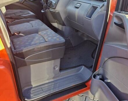 Красный Мерседес Вито, объемом двигателя 2.2 л и пробегом 401 тыс. км за 8999 $, фото 10 на Automoto.ua