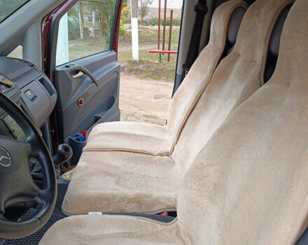 Красный Мерседес Вито, объемом двигателя 2.2 л и пробегом 400 тыс. км за 10200 $, фото 6 на Automoto.ua