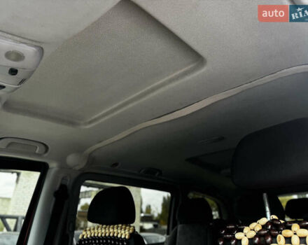 Мерседес Вито 2008 в Житомире на Automoto.ua Красный Мерседес Вито, объемом двигателя 3 л и пробегом 328 тыс. км за 11250 $, фото 32 на Automoto.ua