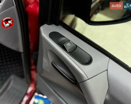 Мерседес Вито 2008 в Житомире на Automoto.ua Красный Мерседес Вито, объемом двигателя 3 л и пробегом 328 тыс. км за 11250 $, фото 48 на Automoto.ua