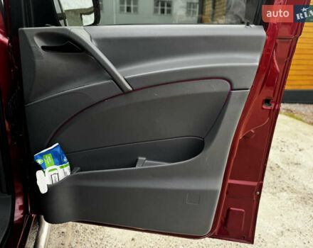 Мерседес Вито 2008 в Житомире на Automoto.ua Красный Мерседес Вито, объемом двигателя 3 л и пробегом 328 тыс. км за 11250 $, фото 47 на Automoto.ua