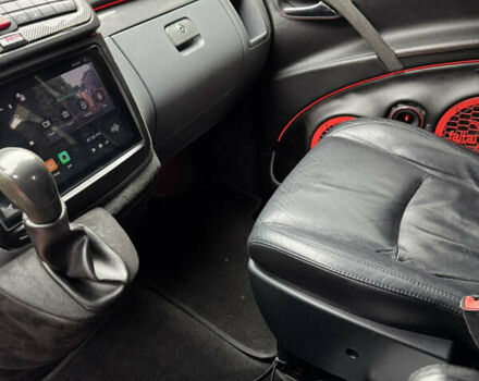 Красный Мерседес Вито, объемом двигателя 2.15 л и пробегом 360 тыс. км за 12000 $, фото 5 на Automoto.ua