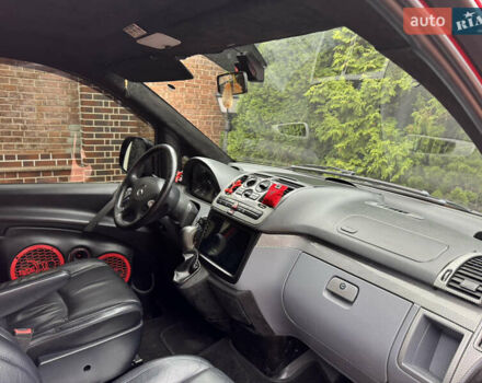 Красный Мерседес Вито, объемом двигателя 2.15 л и пробегом 360 тыс. км за 12000 $, фото 3 на Automoto.ua