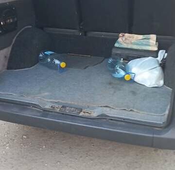 Красный Мерседес Вито, объемом двигателя 2.2 л и пробегом 360 тыс. км за 10000 $, фото 11 на Automoto.ua