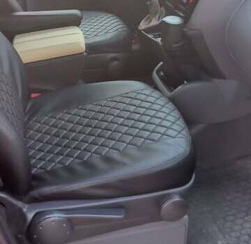 Красный Мерседес Вито, объемом двигателя 2.2 л и пробегом 360 тыс. км за 10000 $, фото 7 на Automoto.ua