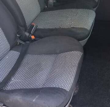 Красный Мерседес Вито, объемом двигателя 2.2 л и пробегом 360 тыс. км за 10000 $, фото 8 на Automoto.ua