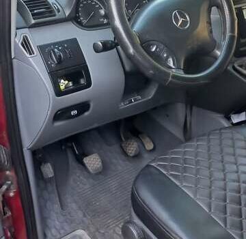 Красный Мерседес Вито, объемом двигателя 2.2 л и пробегом 360 тыс. км за 10000 $, фото 9 на Automoto.ua